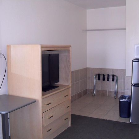 Budget Inn Of Boron Room photo