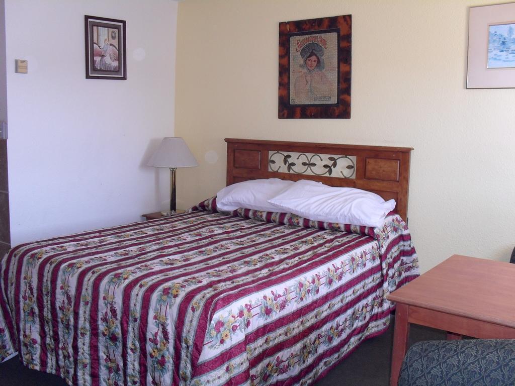 Budget Inn Of Boron Room photo