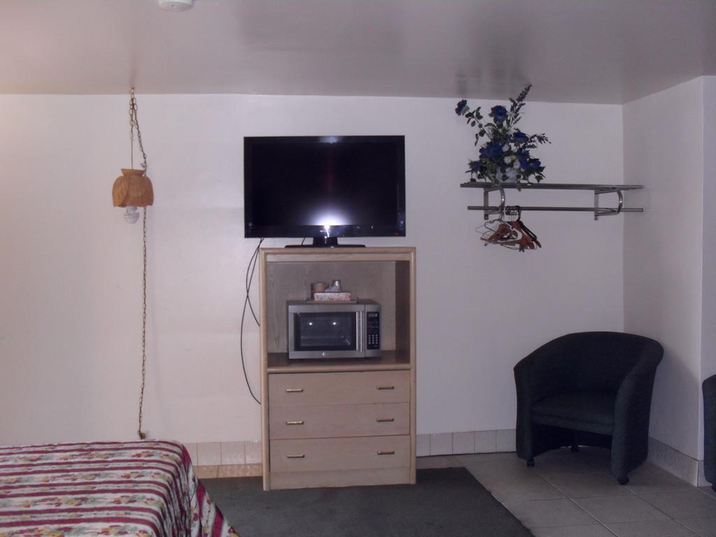 Budget Inn Of Boron Room photo