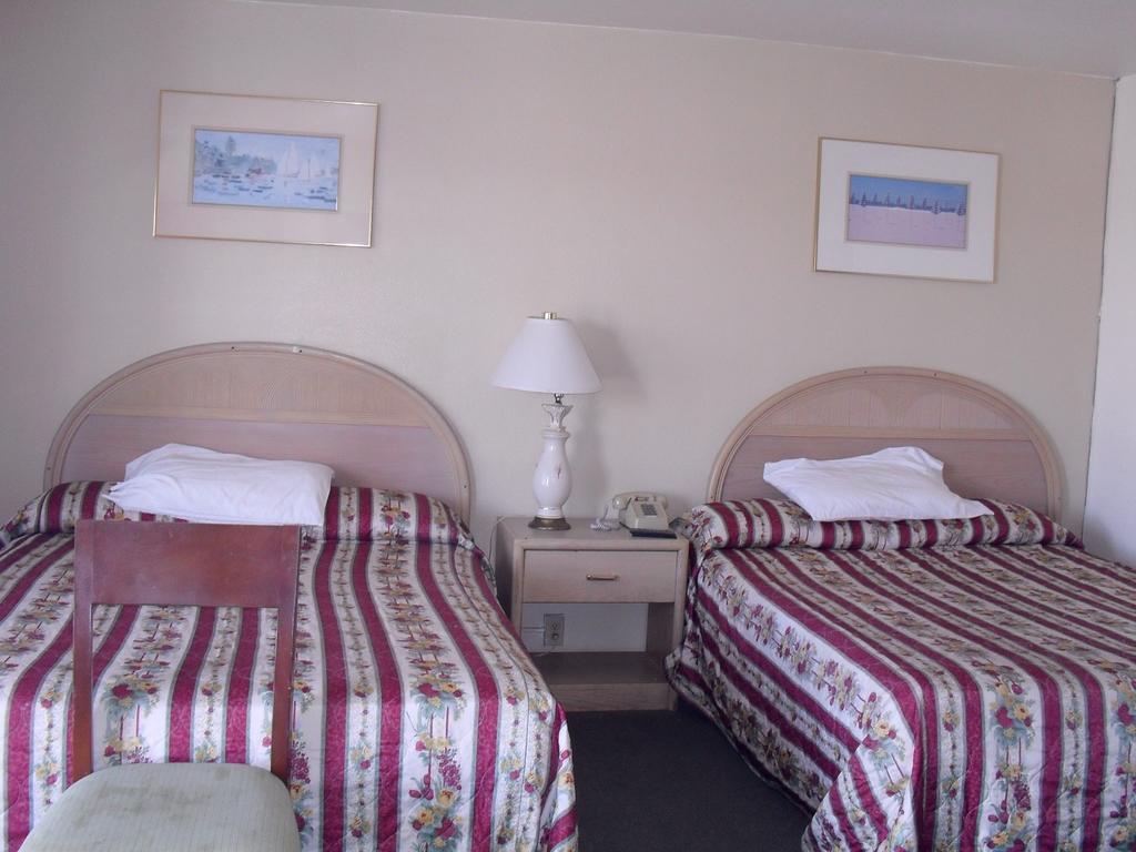 Budget Inn Of Boron Room photo