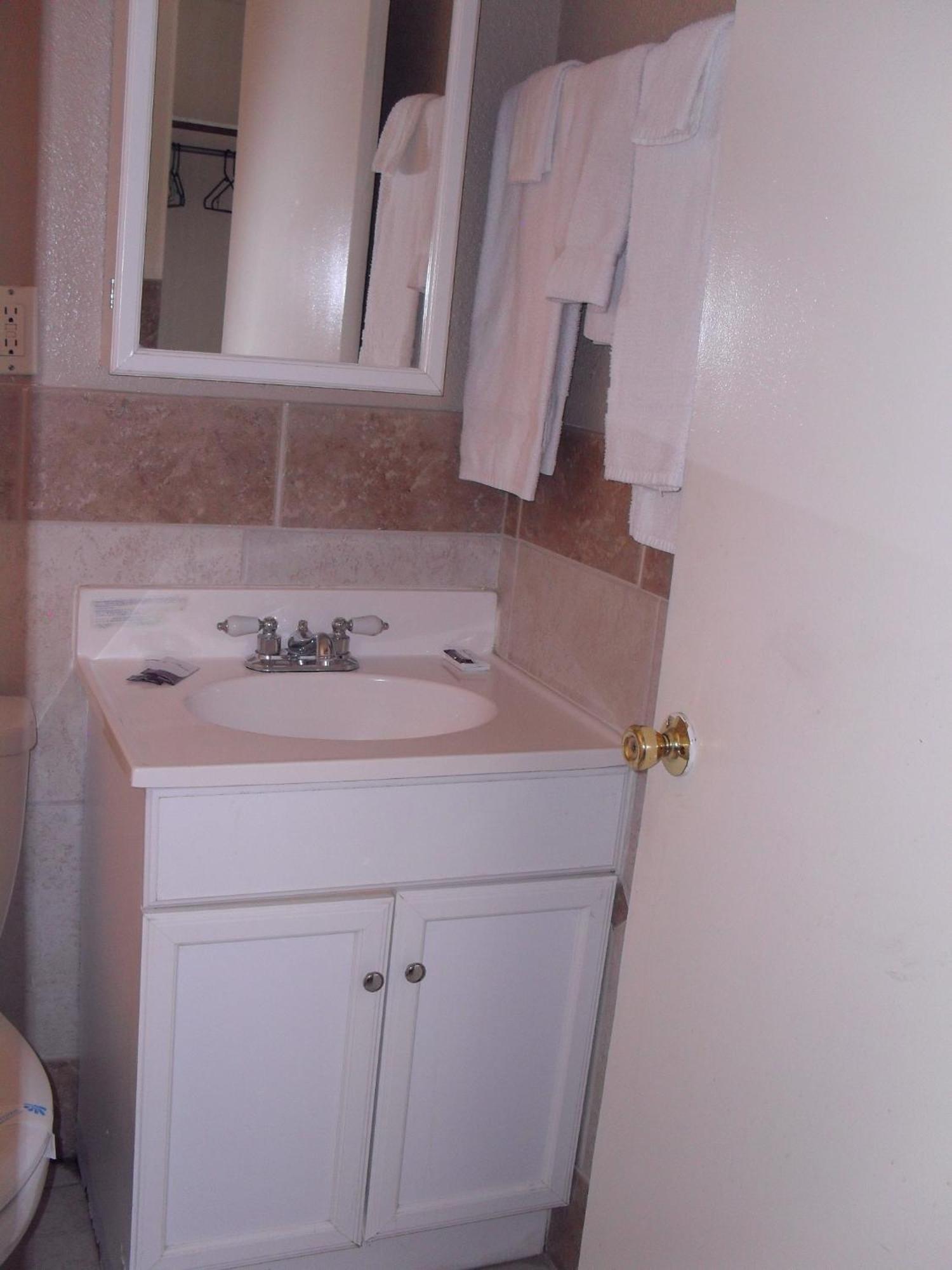 Budget Inn Of Boron Room photo