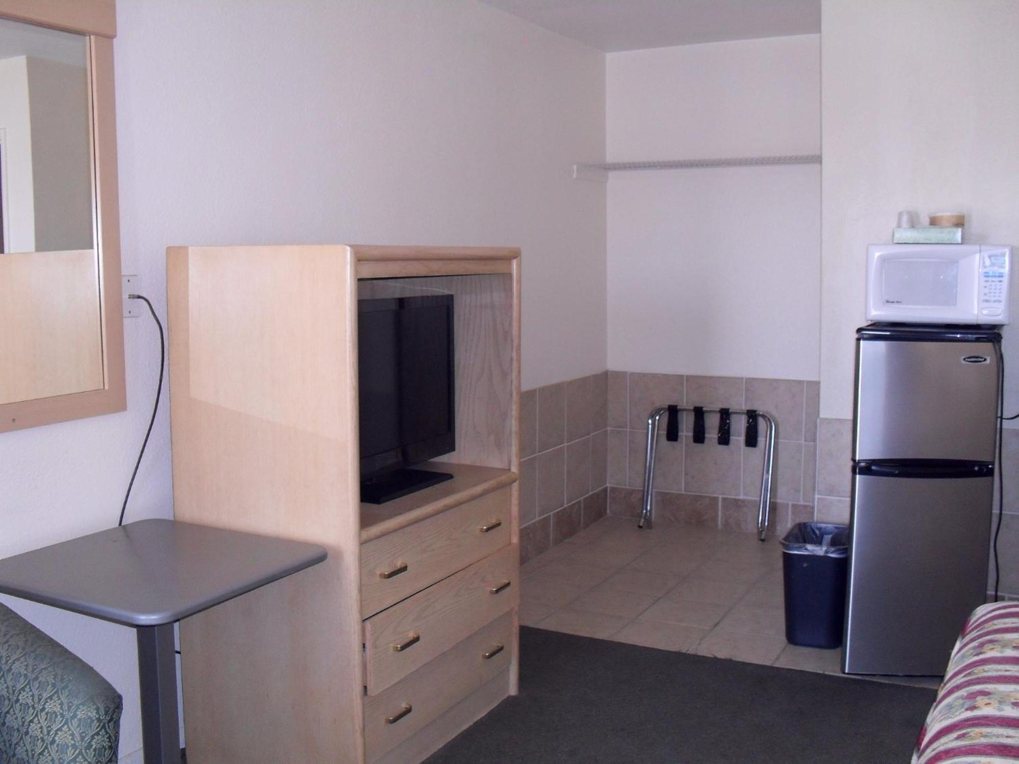 Budget Inn Of Boron Room photo