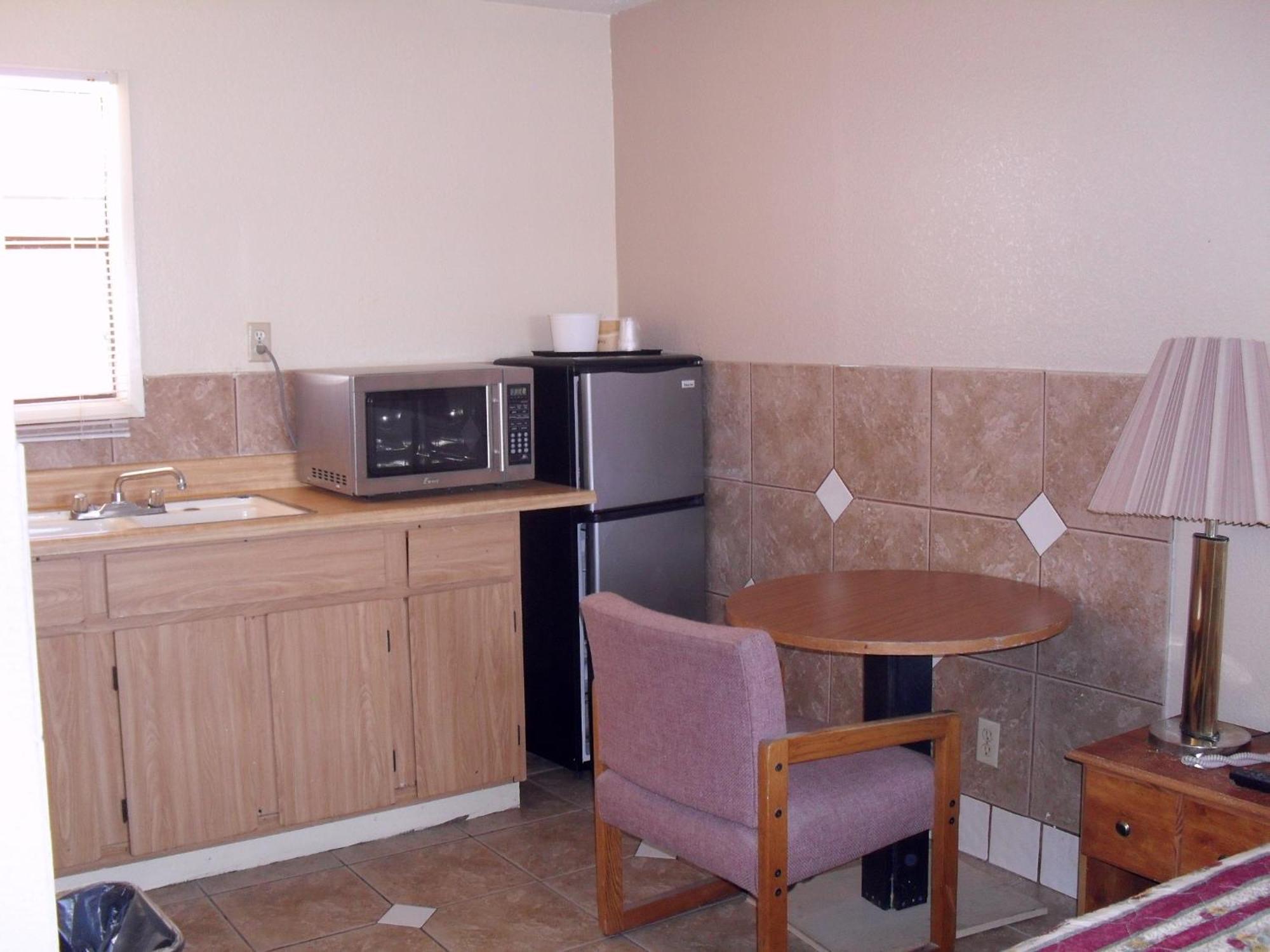 Budget Inn Of Boron Room photo