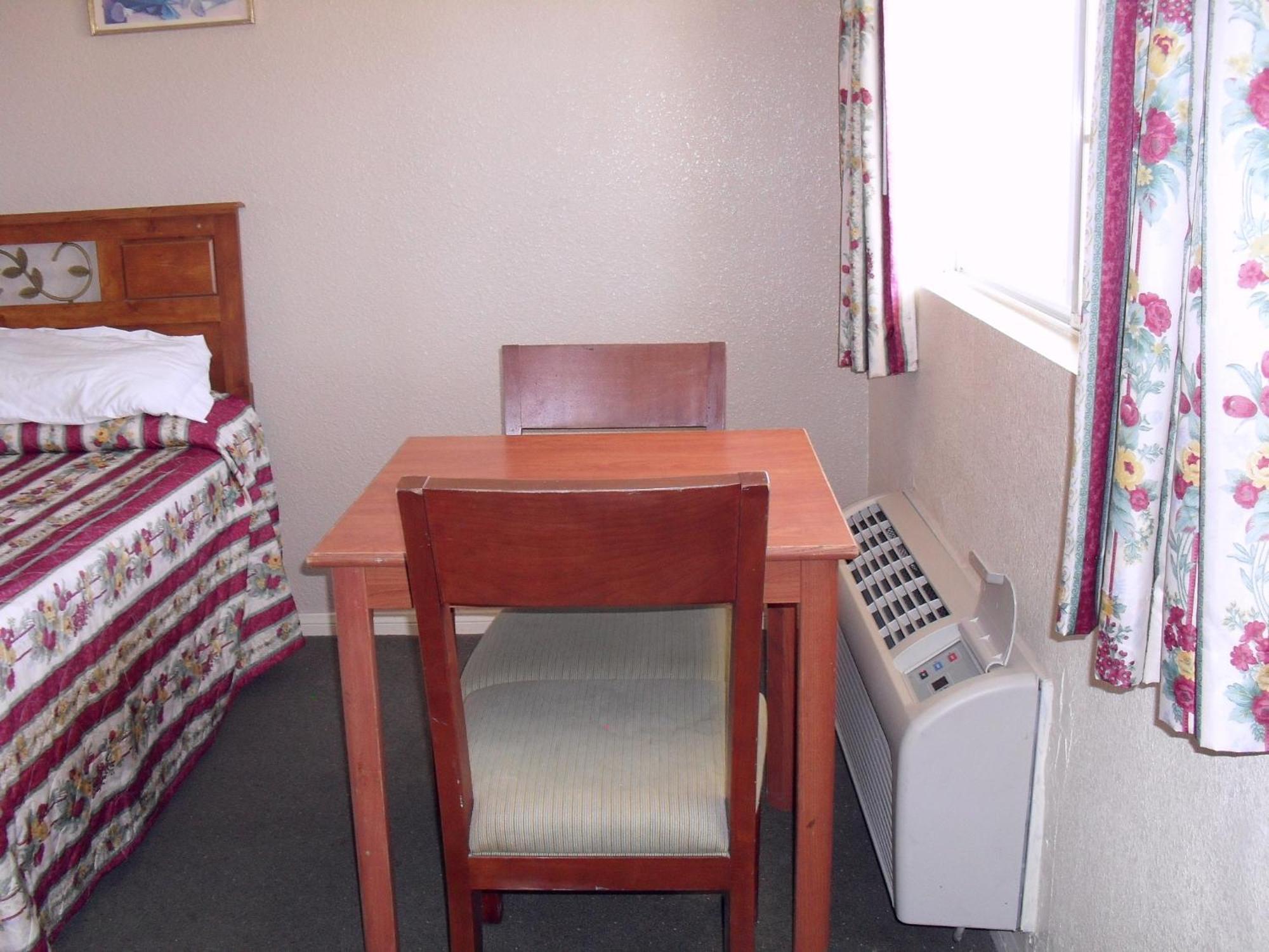 Budget Inn Of Boron Room photo