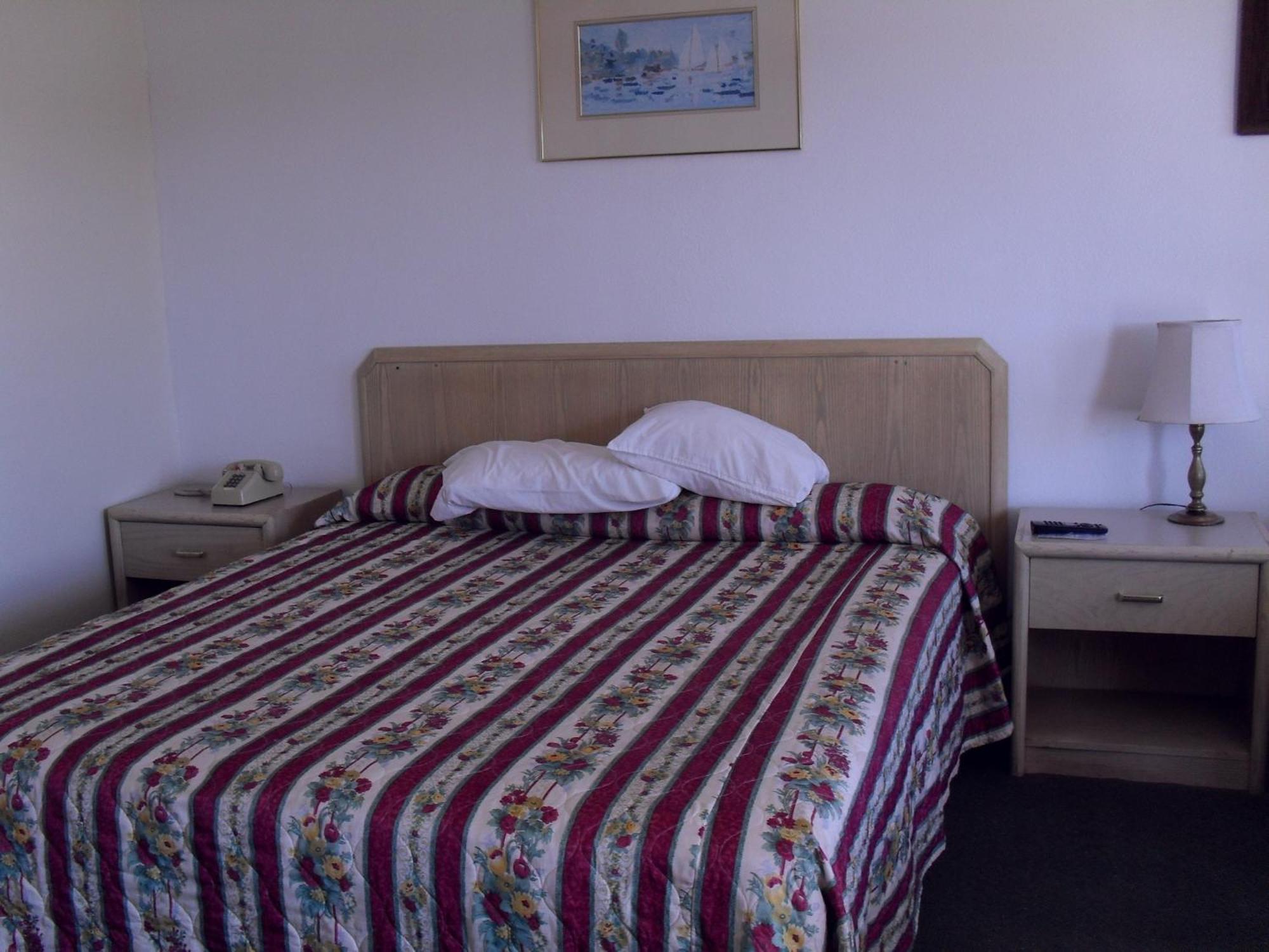 Budget Inn Of Boron Room photo