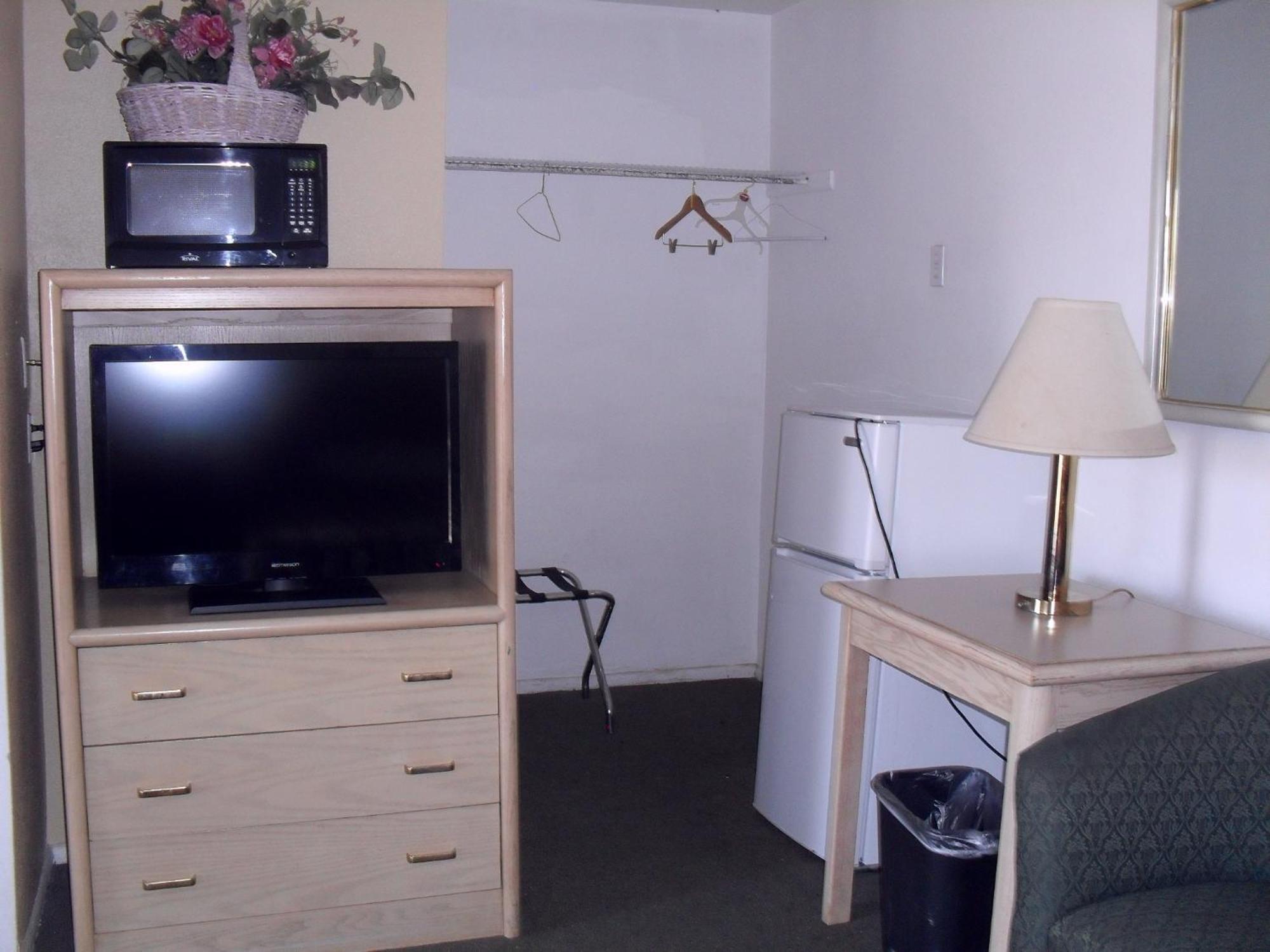 Budget Inn Of Boron Room photo